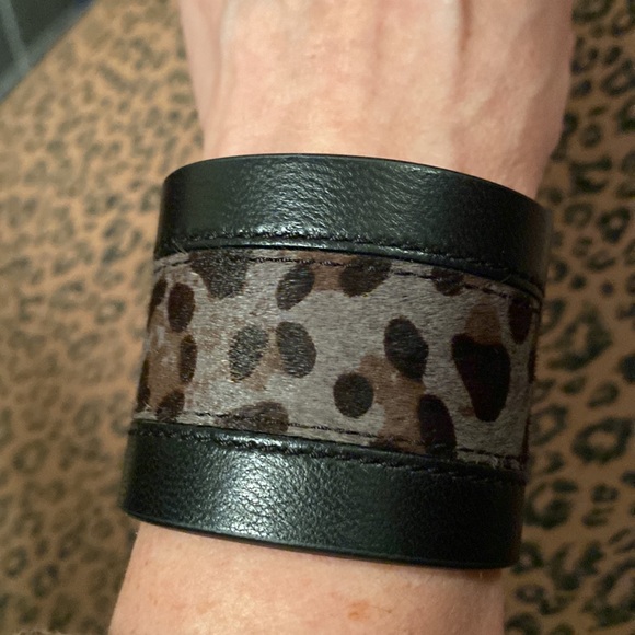 New Vince Camuto leather Cuff Bracelet - Picture 3 of 4